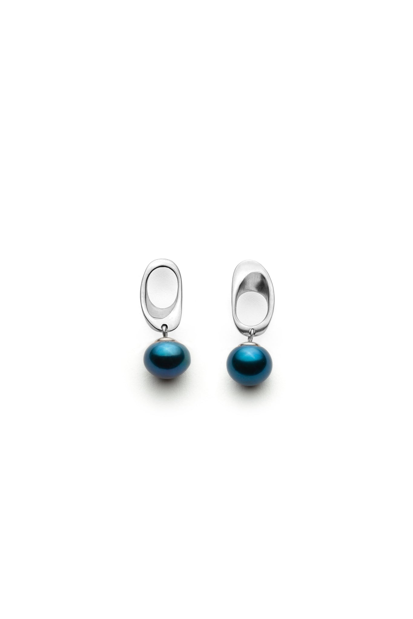 Escama Pearl Earrings